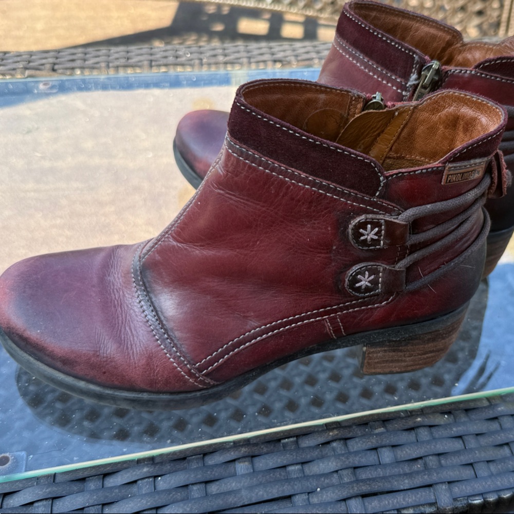 PIKOLINOS Women's Rich Red Ankle Booties